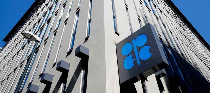 La producción de petróleo de la OPEP cae en enero por nuevos recortes y Libia: sondeo