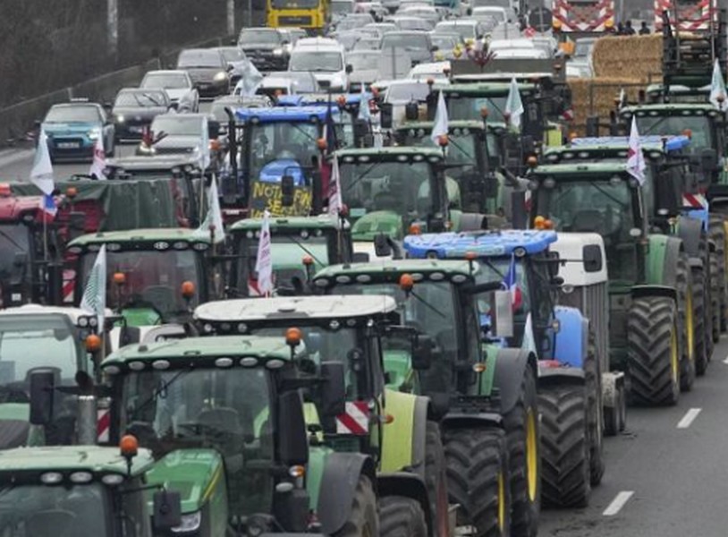 Agricultores franceses suspenden protestas tras anuncio del gobierno